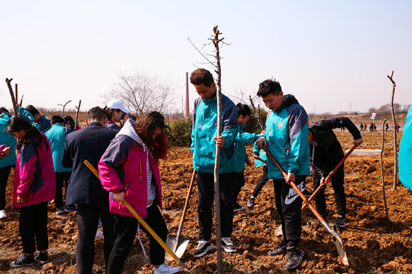 “攜手植樹，共創(chuàng)藍天”丨南京新華師生共筑新華育才林