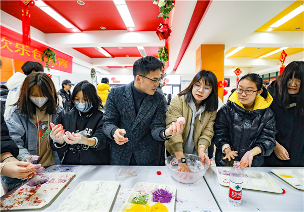 包湯圓，制花燈|熱熱鬧鬧過元宵