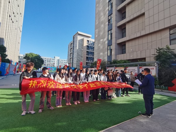 南京新華電腦VR智能家居學(xué)子國(guó)慶節(jié)期間順利赴南通寶尊實(shí)訓(xùn)實(shí)習(xí)